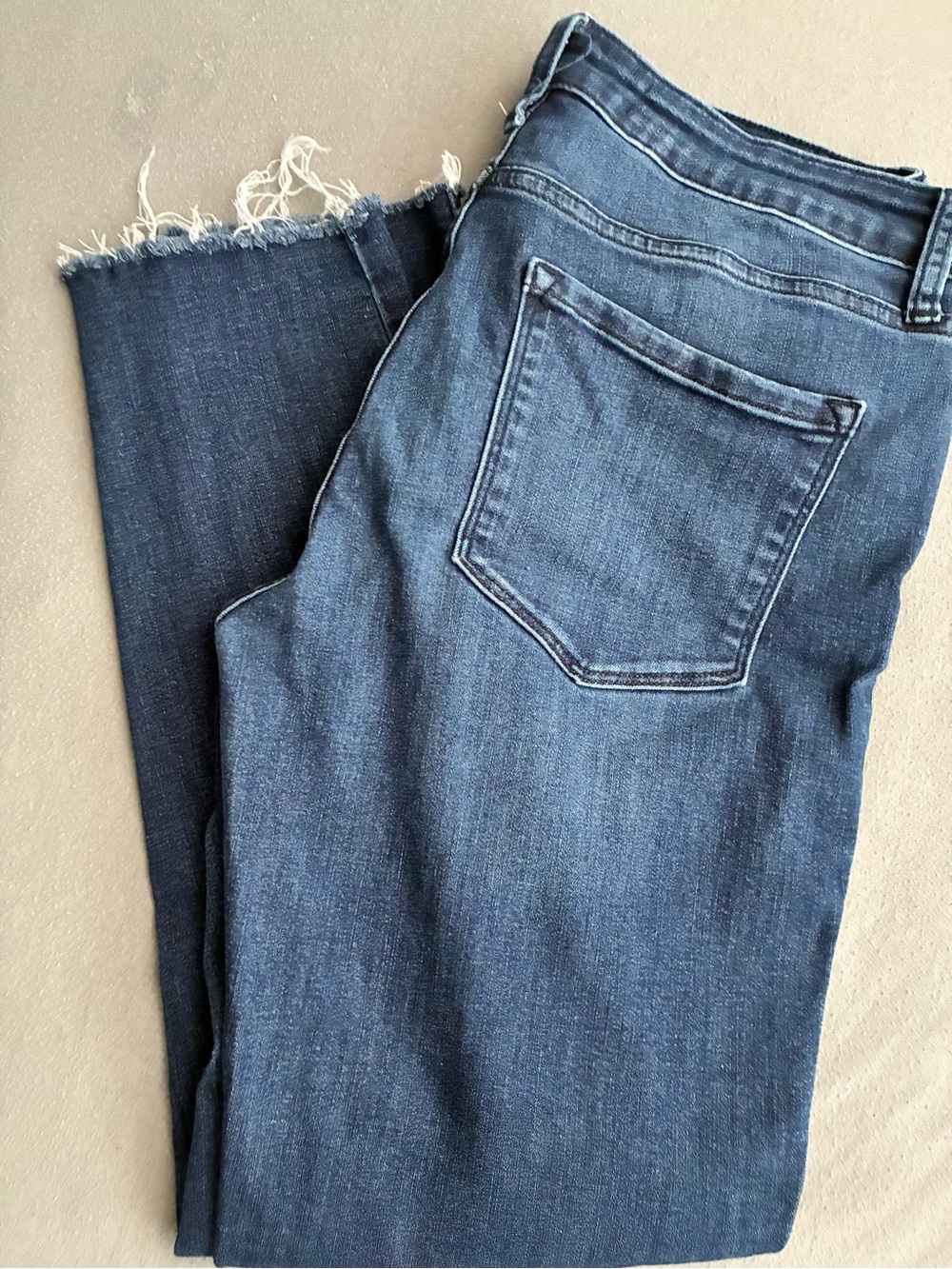 High-Rise Dark Blue Cropped Jeans with Frayed Hem